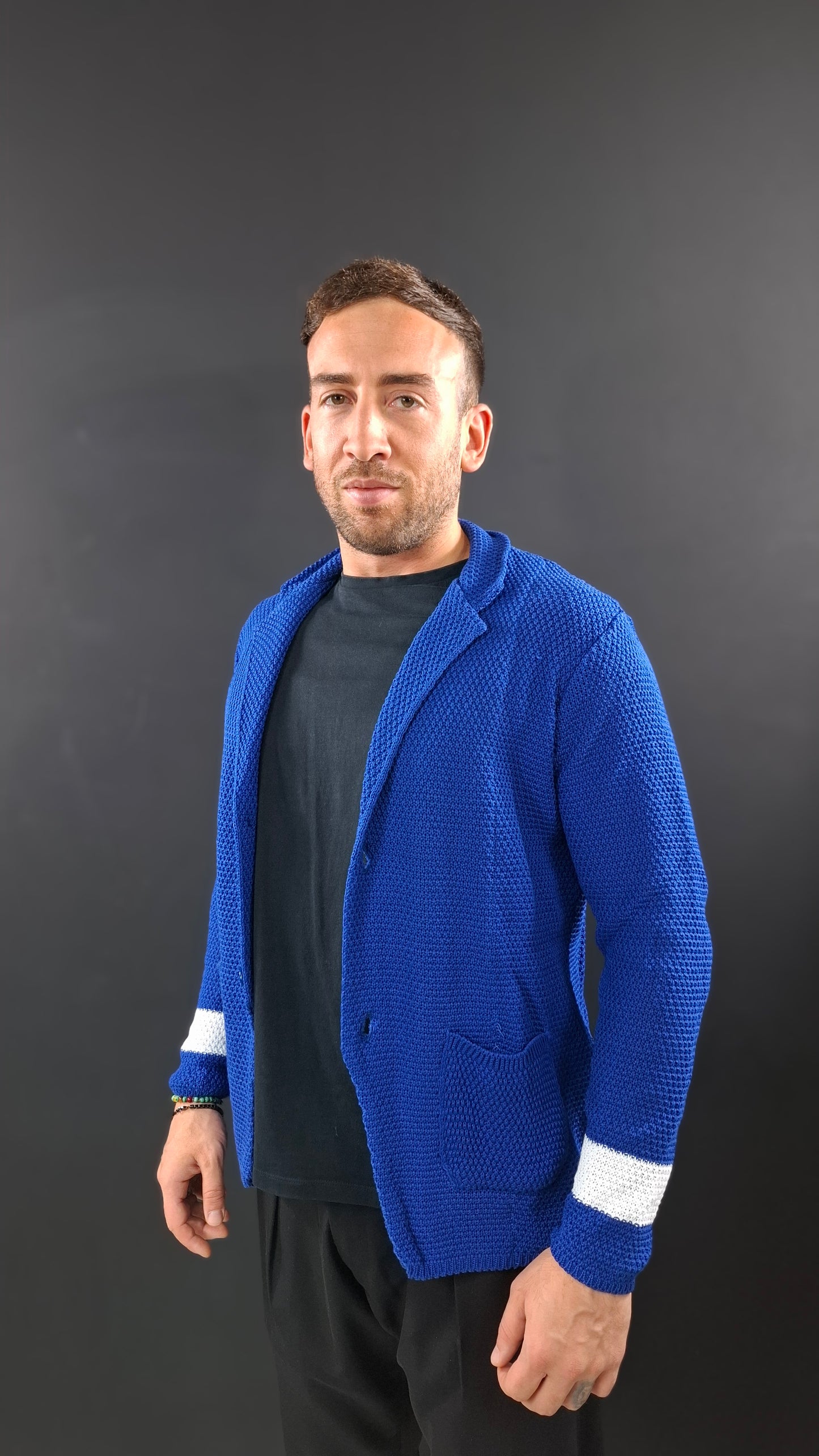 HERREN-CARDIGAN, 100 % BAUMWOLLE, ZWEIREIHIG, LINKSVERARBEITUNG, MASSGESCHNEIDERT, HERGESTELLT IN ITALIEN